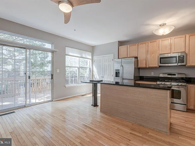 5140 Donovan Dr — Photo 6