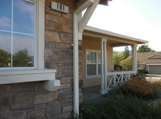 101 Primrose Ln, Cloverdale, CA 95425