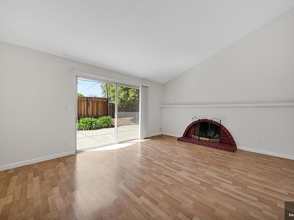 3rd image of 814 Coffey Ct