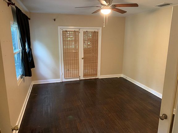 3rd image of 915 Laurel Ave