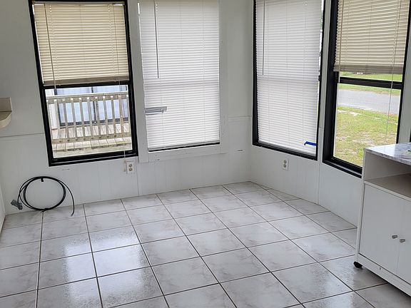 4th image of 1720 NW 38th Ave Unit 72