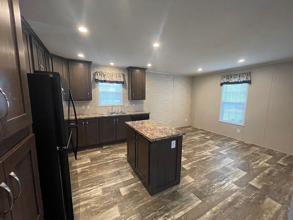 1st image of 516 Courtland Ln #562