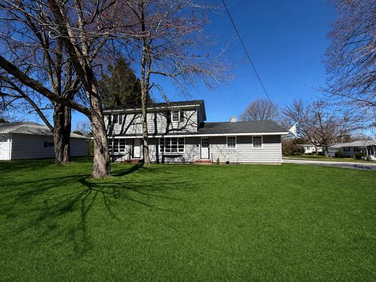 36 Pineland Street, Lewiston, ME 04240