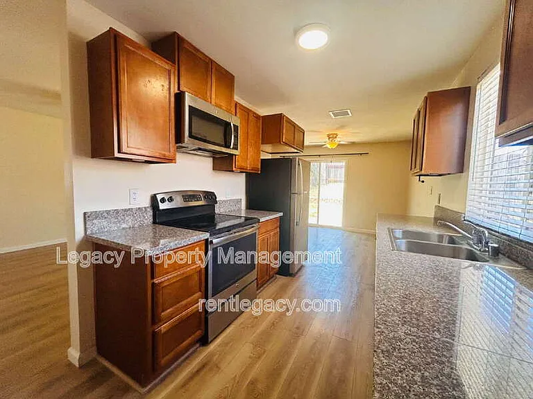 6841 Castleberry Cir — Photo 4