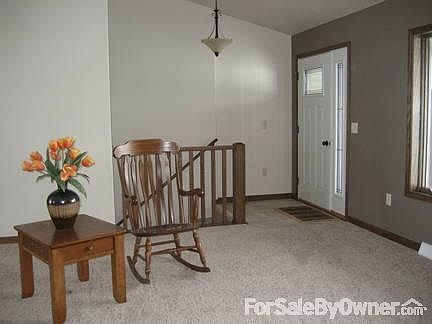 Main Entry
						:
						Open stairway to basement.