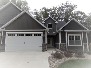 1222 Lochaven Cir #4B, Hillsdale, MI 49242
