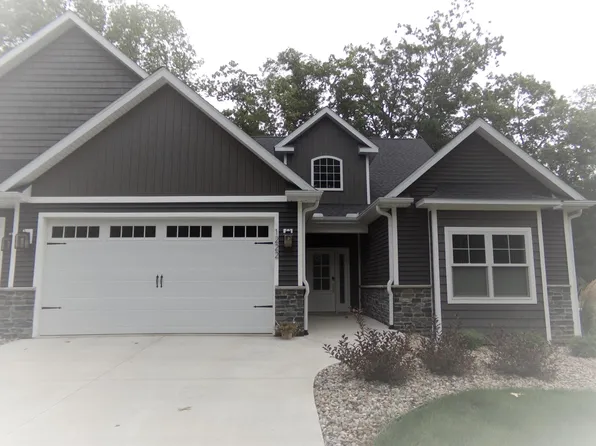 1222 Lochaven Cir #4B, Hillsdale, MI 49242