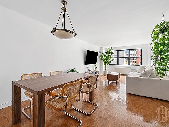 2nd image of 201 E 28th St #10L