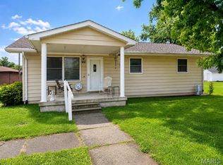 651 Dora St, Beckemeyer, IL 62219