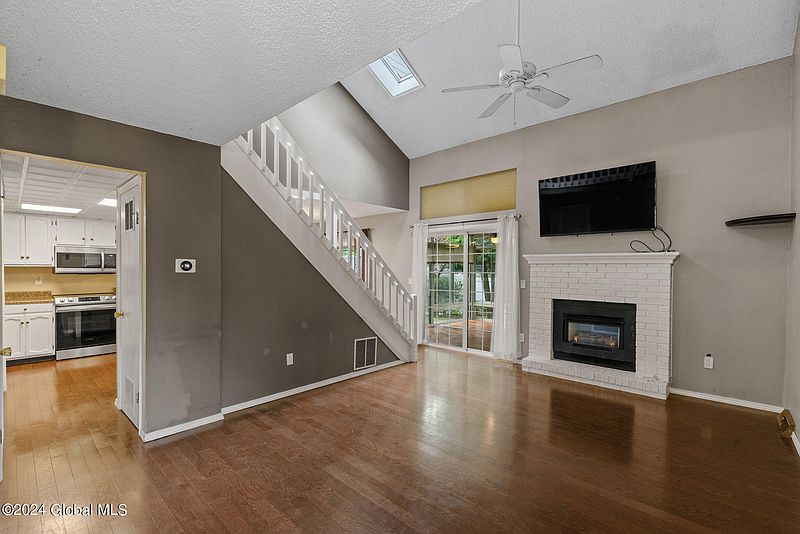 5th image of 120 Meadowbrook Drive