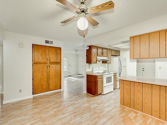 3rd image of 5135 W Surrey Ave