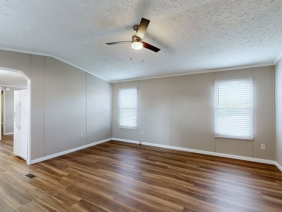 4th image of 165 Cartwright Rd