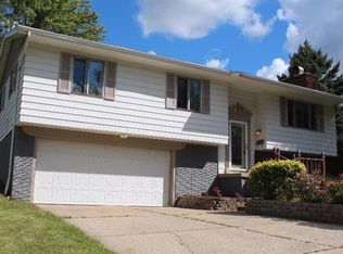 305 Pearhill Dr, Dayton, OH 45449