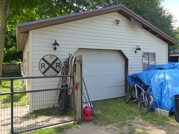 4th image of 4647 Oak St