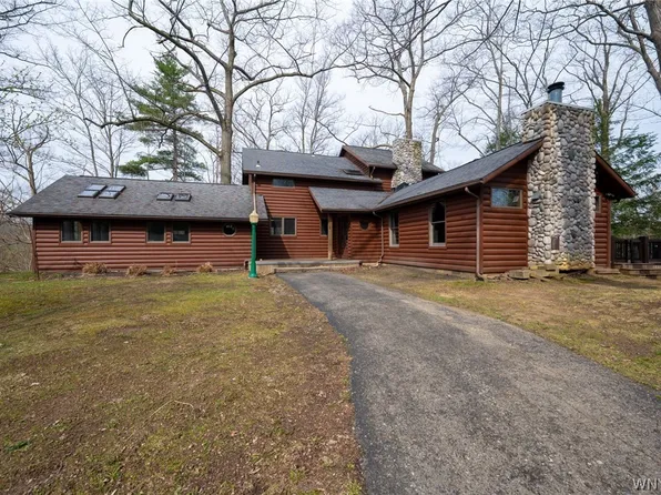 3752 Hampton Brook Dr, Hamburg, NY 14075