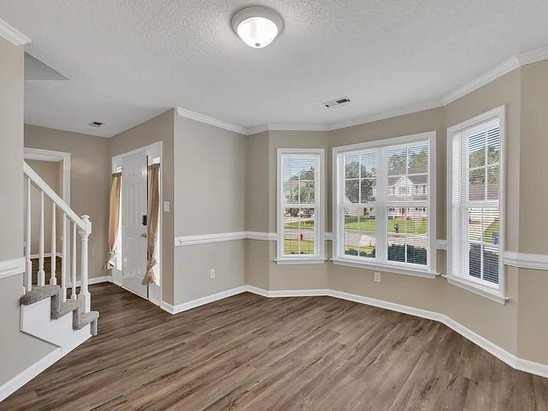 816 Commons Dr N — Photo 3