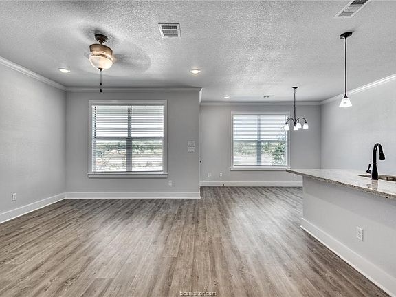 4th image of 2115 Jax Dr