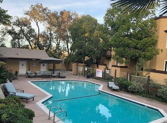 Pool, sauna and Jacuzzi right out your door!