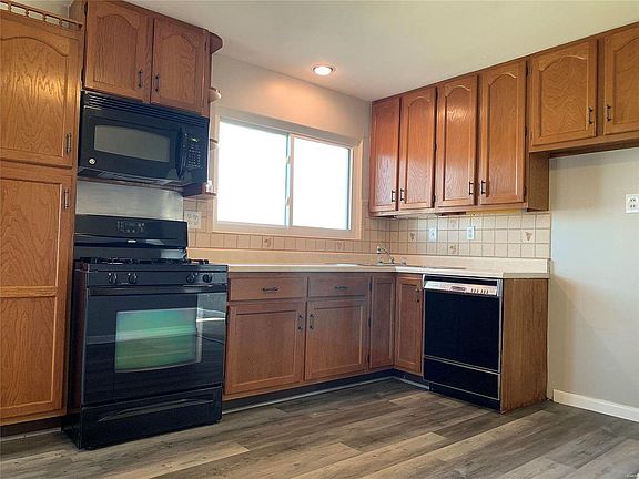 2nd image of 775 Bellarmine Ln