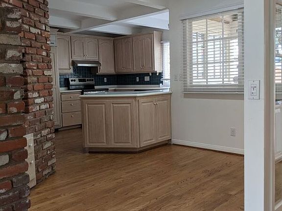 3rd image of 8204 Calmada Ave