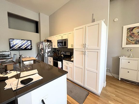 4th image of 1310 N Milwaukee Ave #2R