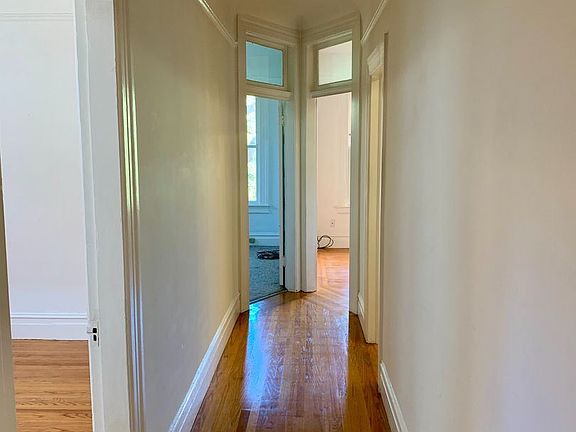 5th image of 2256 Market St #G