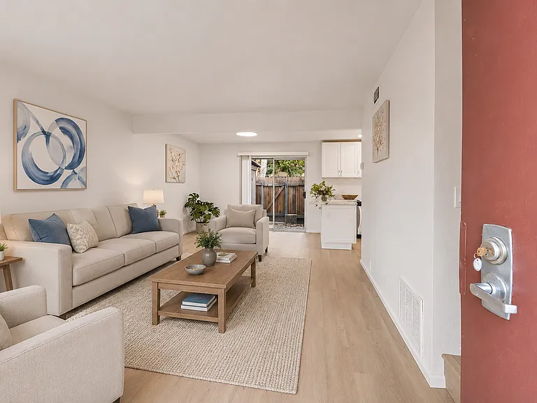 1577 Drake Dr — Photo 2