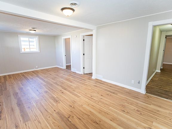 4th image of 211 E South St