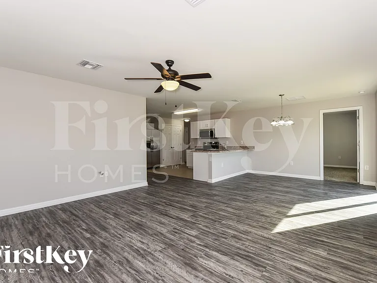 1195 Desmond St — Photo 5