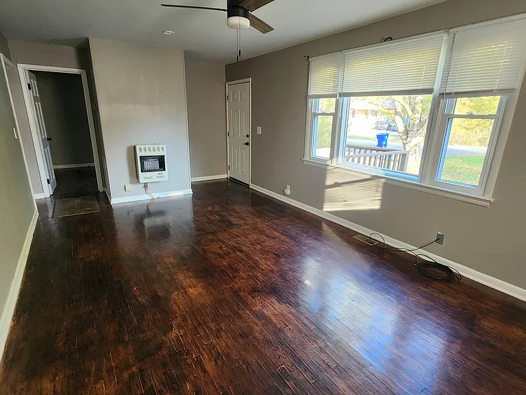 107 Lee Village Dr — Photo 3