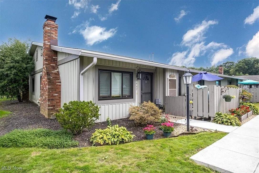 2667 Mull Ave #19-D photo 1