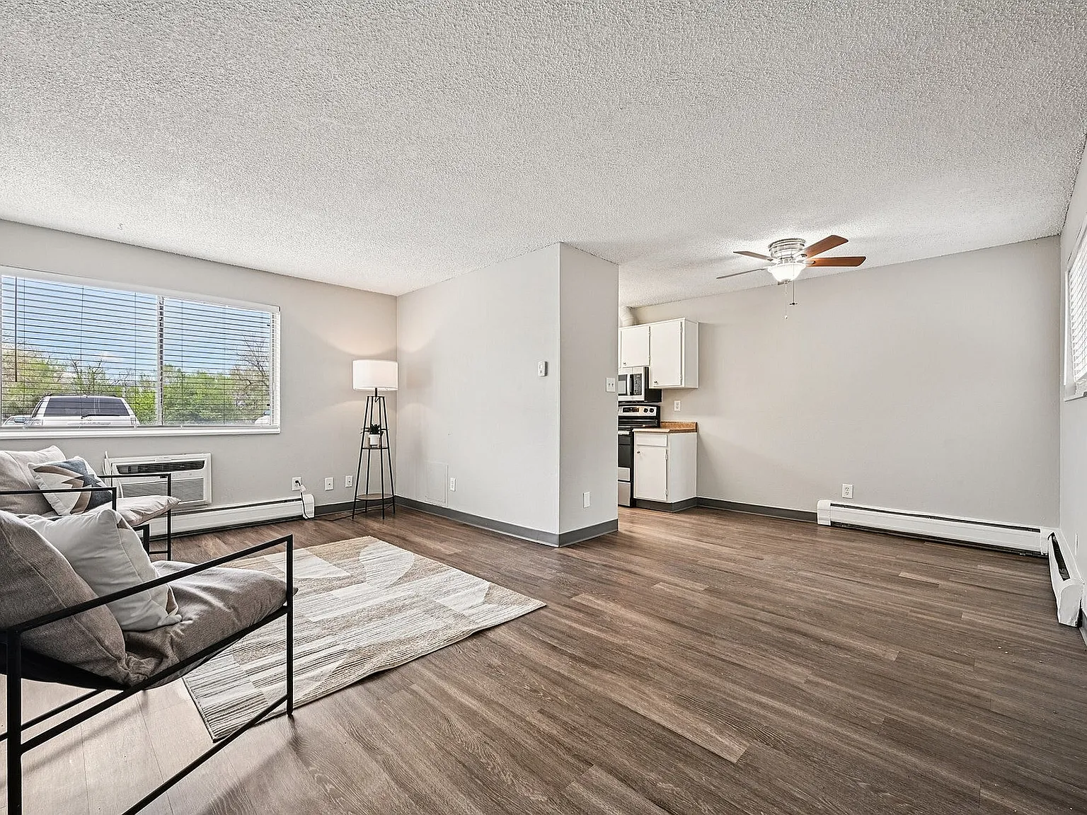Saint Clair Apartments — Photo 2