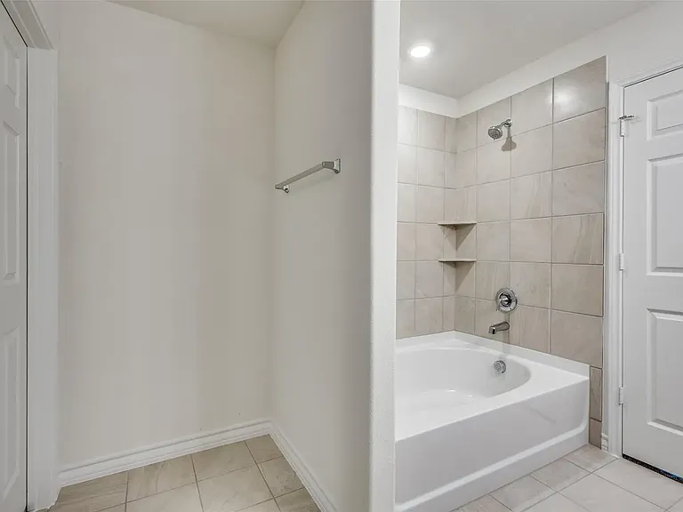 749 Windsor Dr — Photo 19