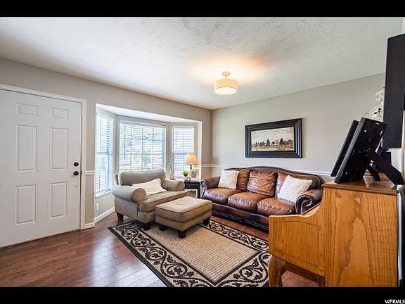 3rd image of 2478 N Sunset Dr