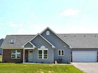 101 Nottingham Dr, Ellwood City, PA