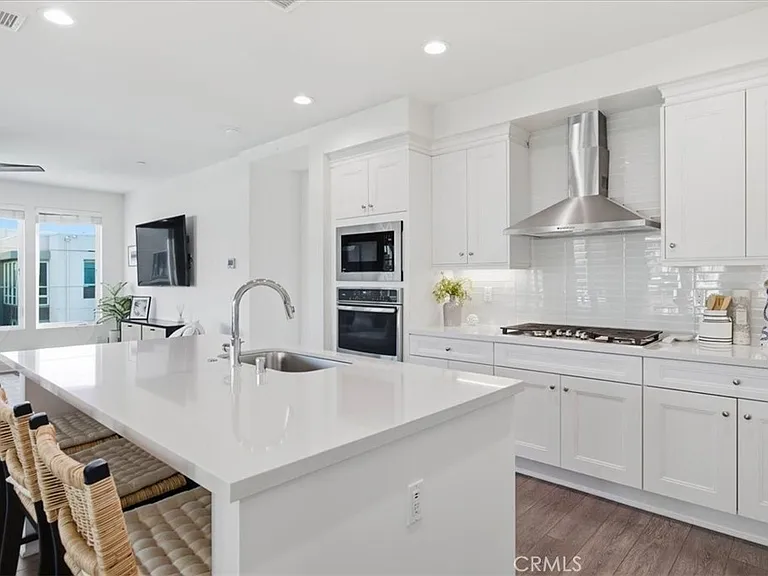 657 Doheny Way — Photo 16