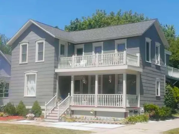 207 Elliott Ave, Grand Haven, MI 49417