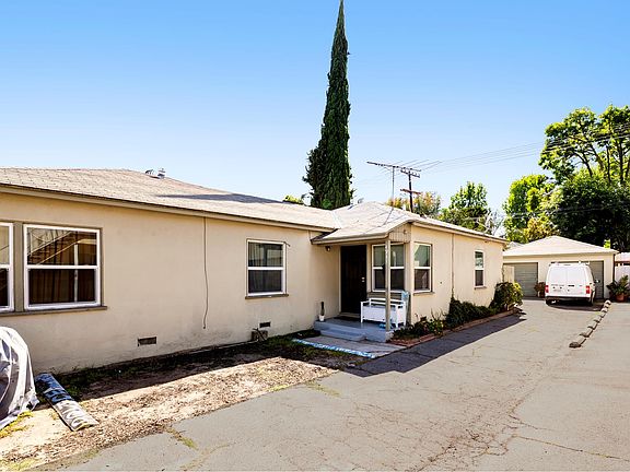 2nd image of 4911 Cahuenga Blvd