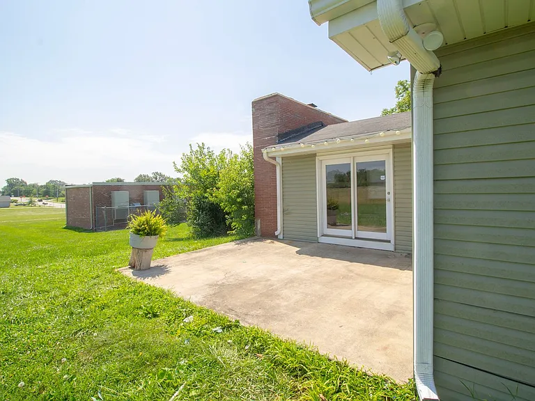 1303 Smiley Ln — Photo 39