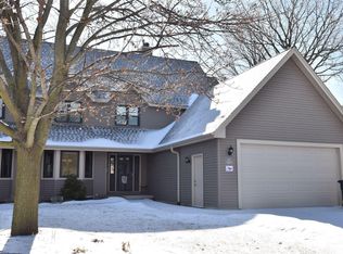N59W23789 Clover Dr, Sussex, WI 53089