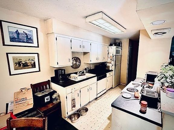 2nd image of 6843 York Pl