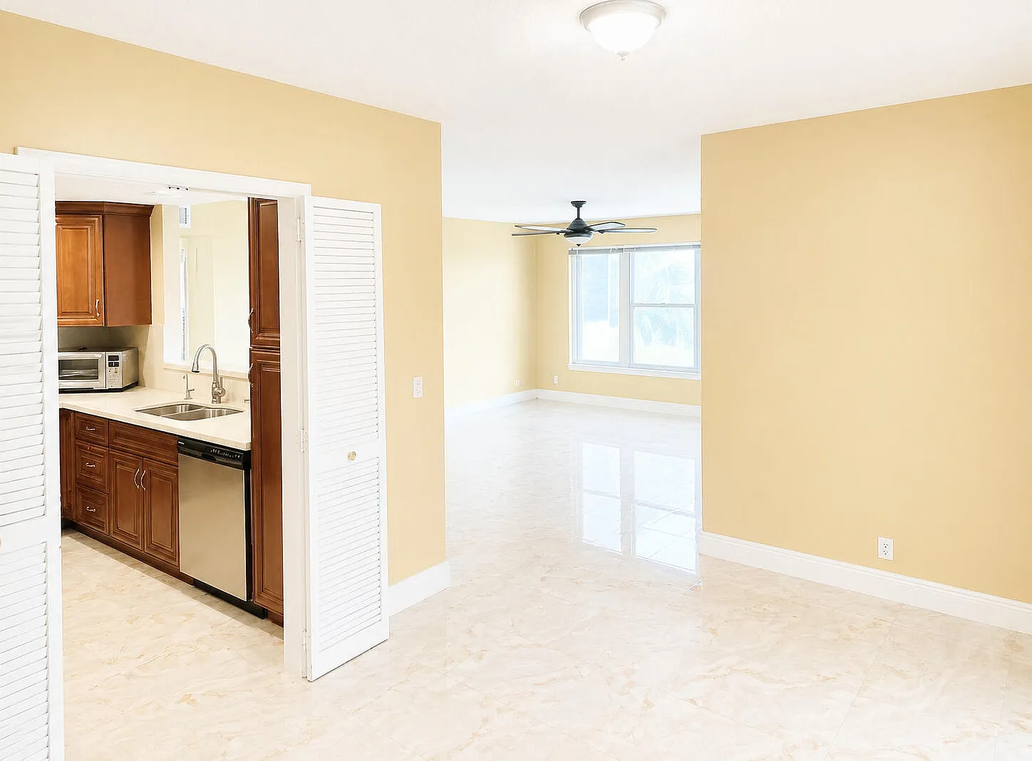 2 bed, 2.0 bath, 1350 sqft, $2,000 — Photo 2
