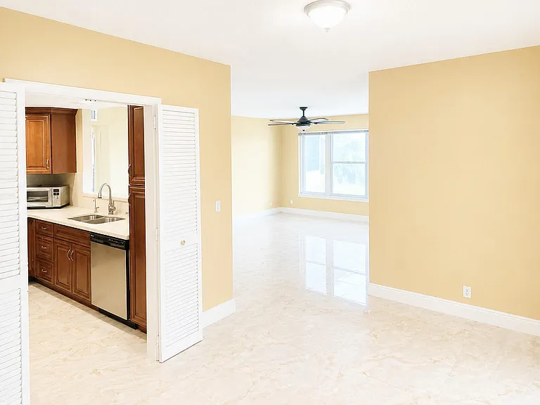 10777 W Sample Rd #312 — Photo 2