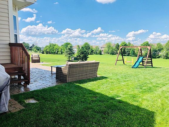 5th image of 128 Balsam Dr