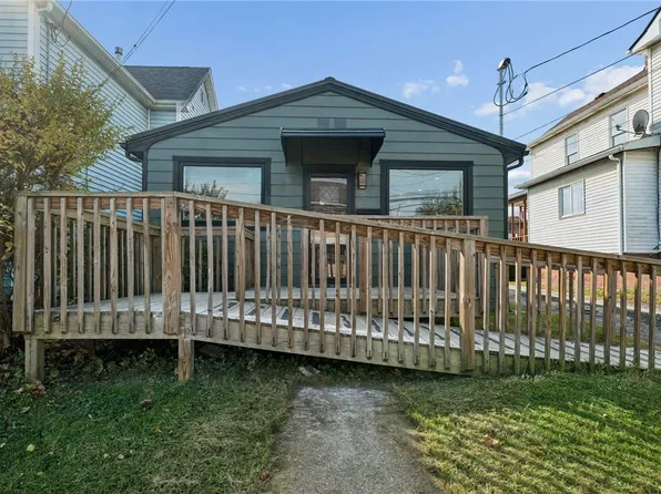 1025 Summit St, Tarentum, PA 15084