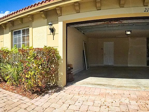 4th image of 2142 SW Newport Isles Boulevard