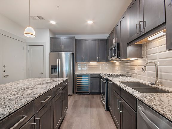4th image of 5607 Belmont Ave