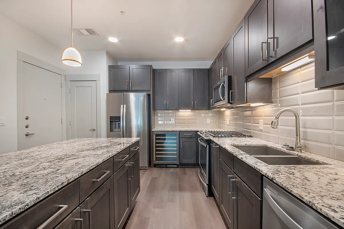 Building Photo - 5607 Belmont Ave #130