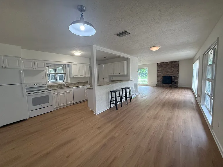 2588 Colorado St — Photo 9
