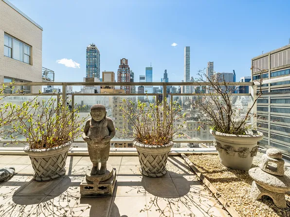 150 East 69th Street image 3 of 14